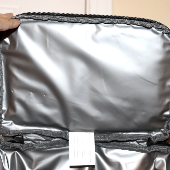 A Picnic Time brand OTG Traverse Backpack Cooler Hiking Backpack - Picture 8 of 12